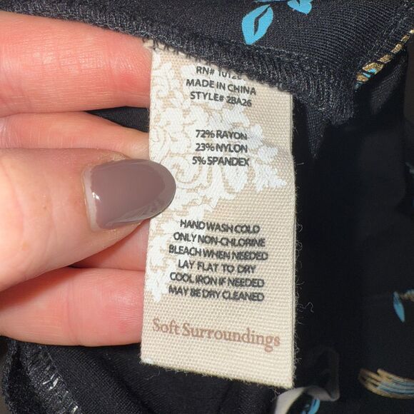 Soft Surroundings Chinoiserie Peacock Printed Pull On Pant - Black/Gold/Blue M - Picture 6 of 6